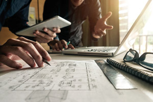 What is a commercial manager for building construction industry